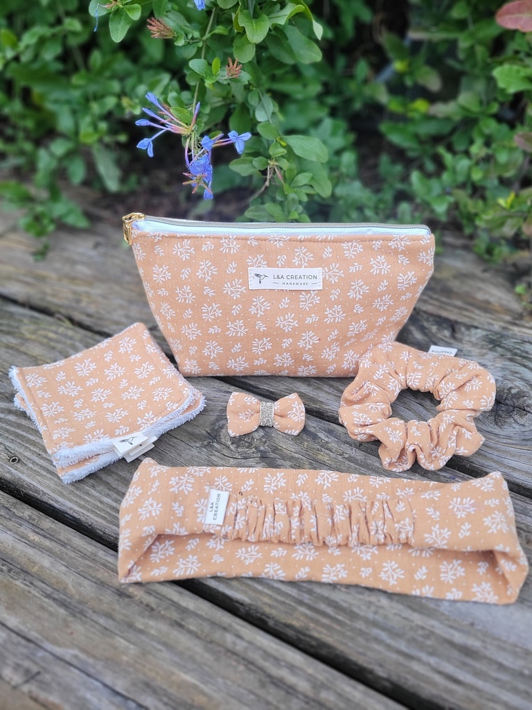KIT cadeau : Trousse maquillage + 4 lingettes + 1 barrette + 1 chouchou + 1 bandeau - en gaze de coton Liberty -  BIO au choix 