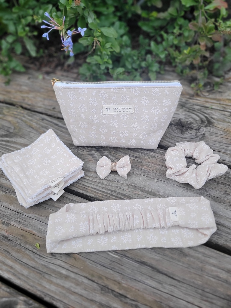 KIT cadeau : Trousse maquillage + 4 lingettes + 1 barrette + 1 chouchou + 1 bandeau - en gaze de coton Liberty -  BIO au choix 