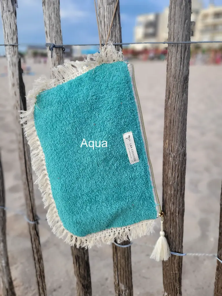 pochette aqua.webp