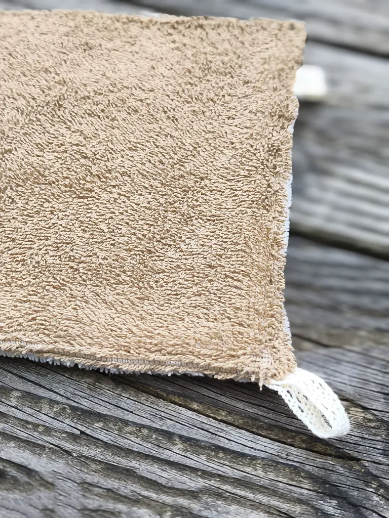 petite serviette de soin visage