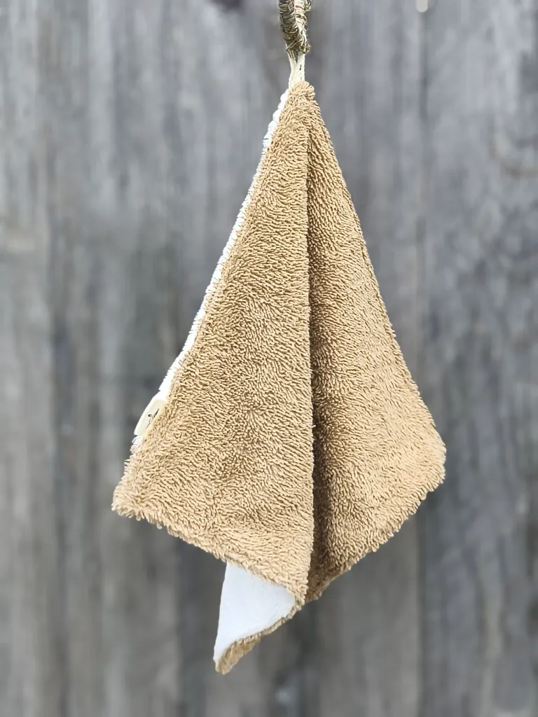 petite serviette de soin visage