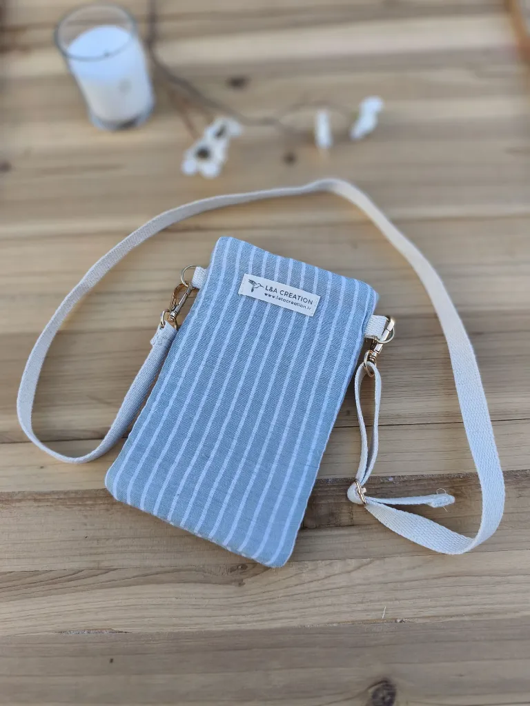 Pochette bandoulière, petit sac  à téléphone ou lunettes L&A Création