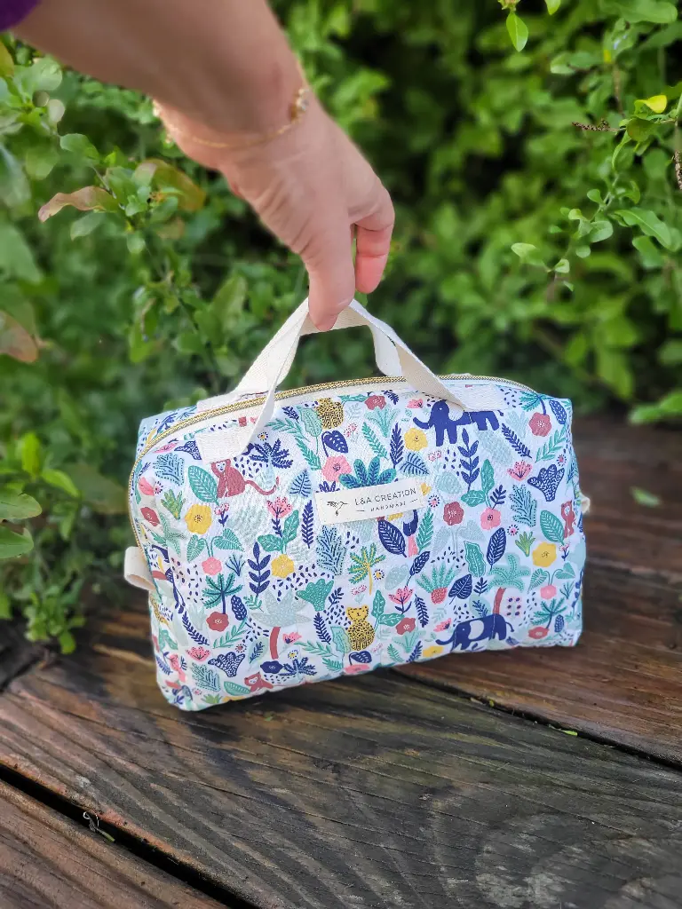 Trousse petit vanity matelassée enfant - coton imprimé enfant - PERSONNALISABLE - SUR COMMANDE (1 Coeur taupe)