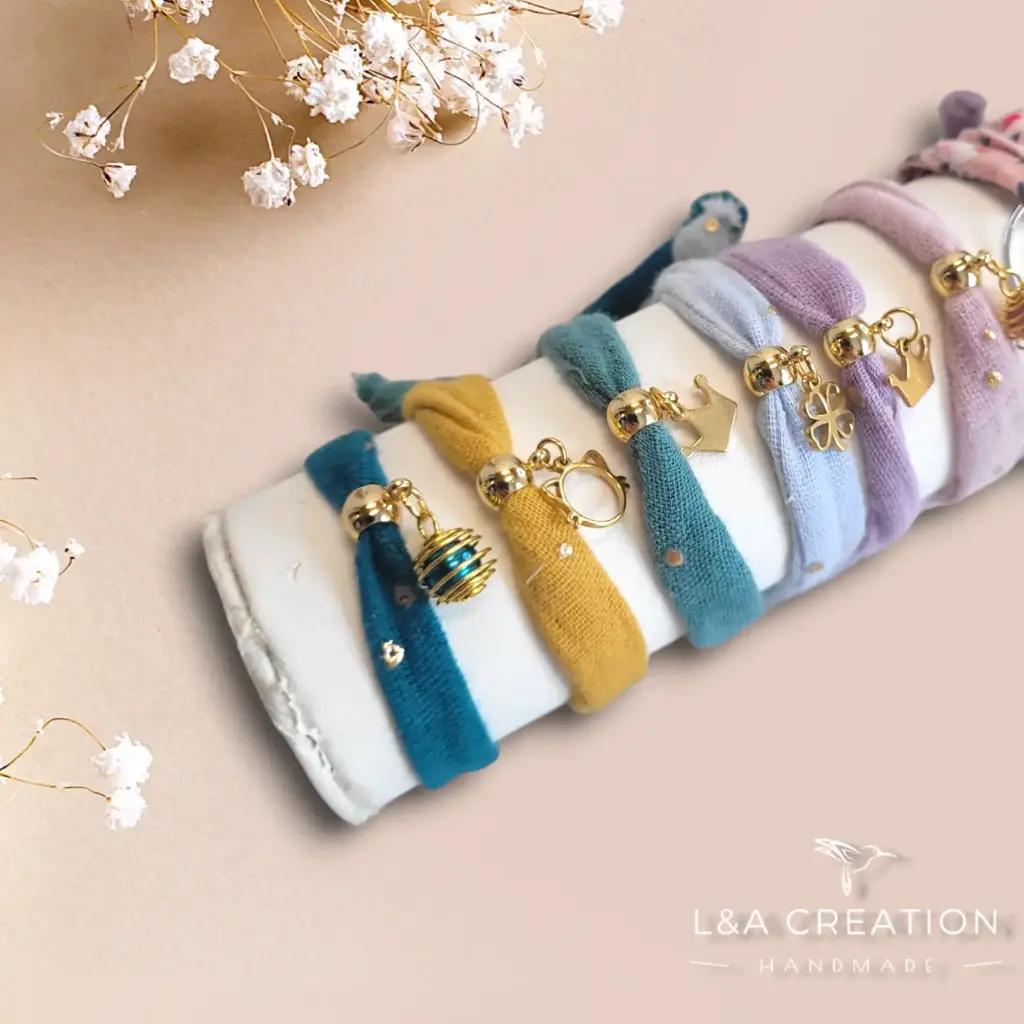 Bracelet en tissu et pendentif au choix en acier inoxydable - gaze de coton à pois doré - personnalisable et règlable