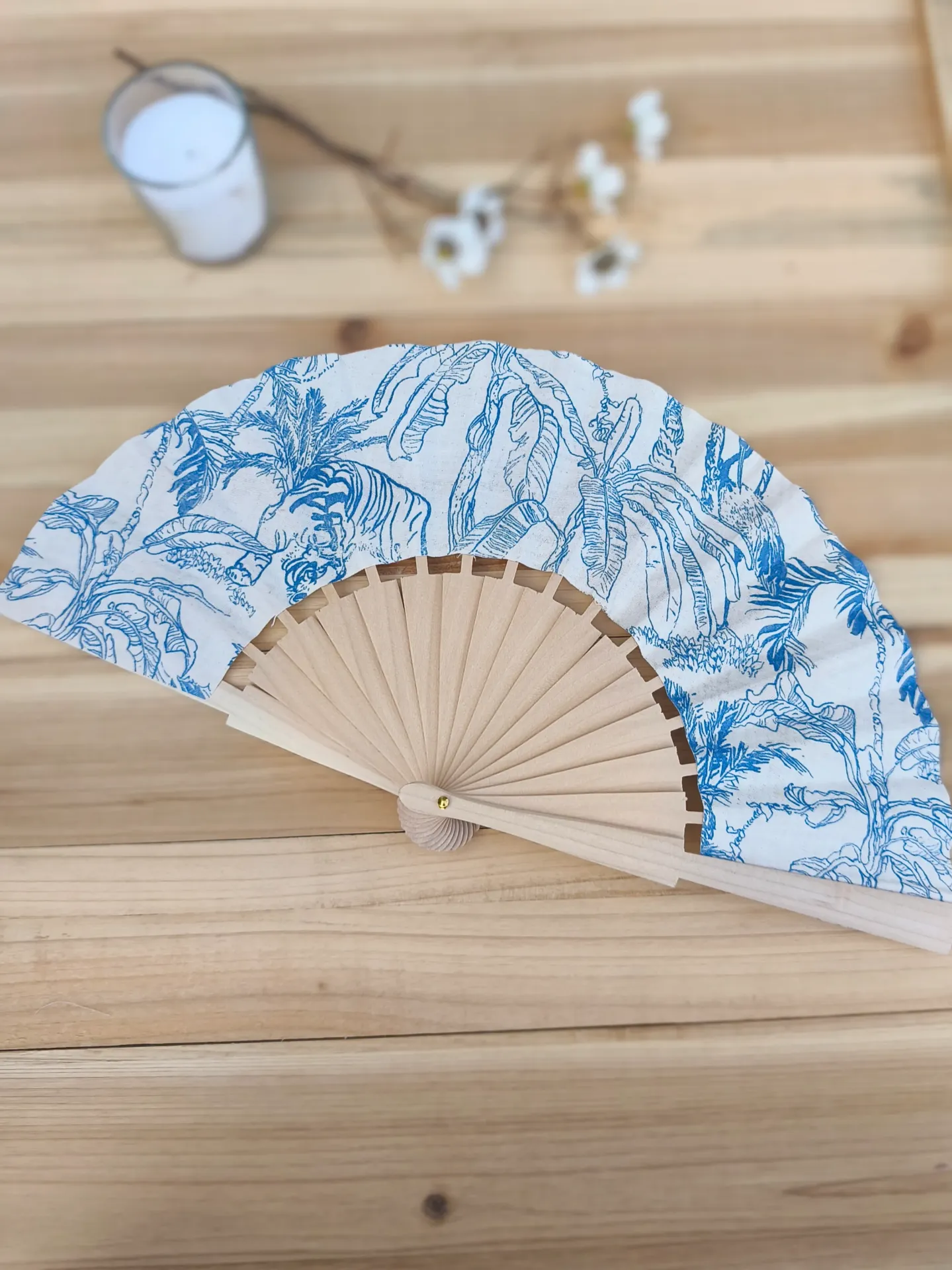 Eventail artisanal - plusieurs modèles disponibles (Jungle bleu)