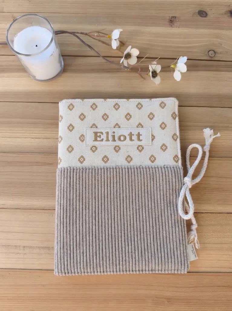 Protège Carnet de Santé Personnalisable - Velours Côtelé & Gaze de Coton